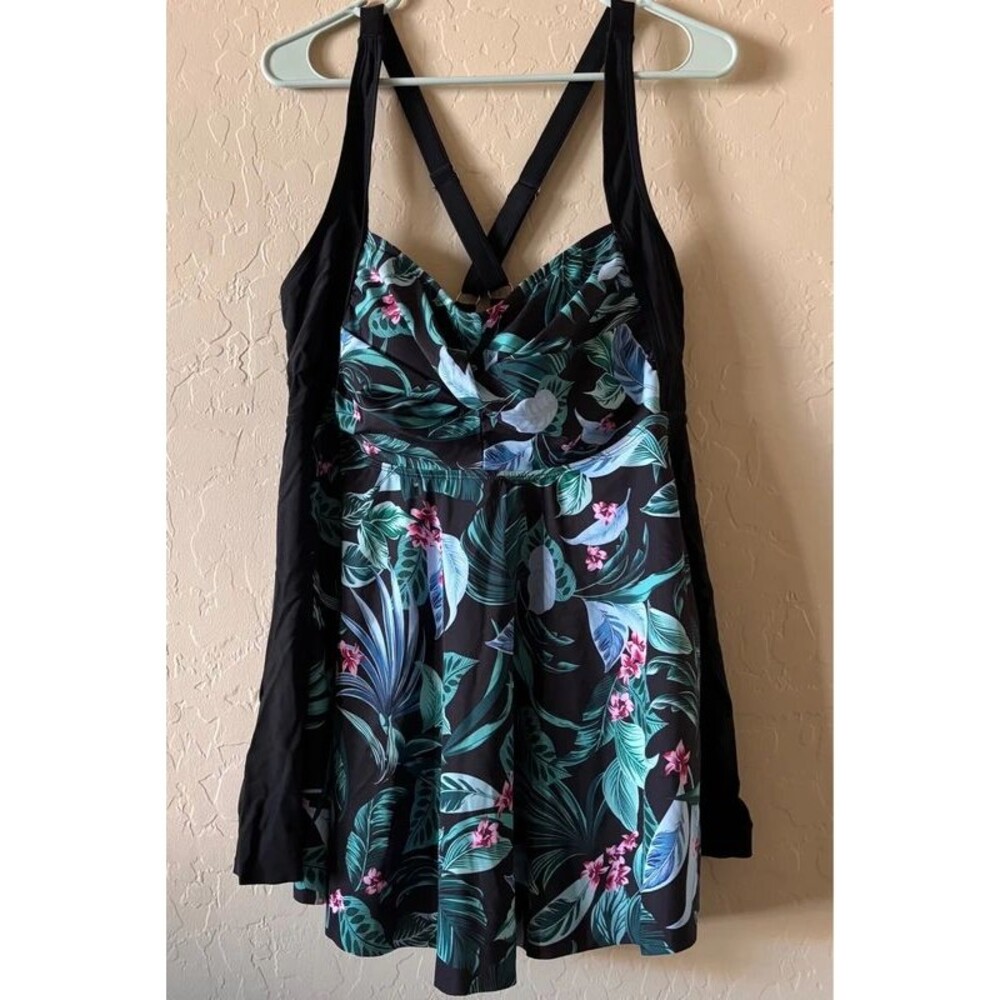 Bloomchic Tankini Swim Set with Swim Shorts Size 18-20